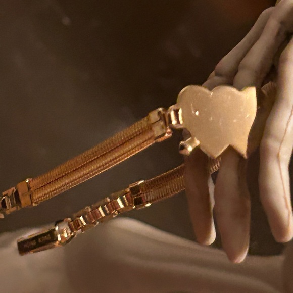 Beautiful double heart bracelet goes with practically anything u decide to wear - Picture 5 of 8